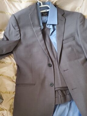 Mixed Bellissimo Men's Gray Two-Button Suit Jacket with Blue Shirt